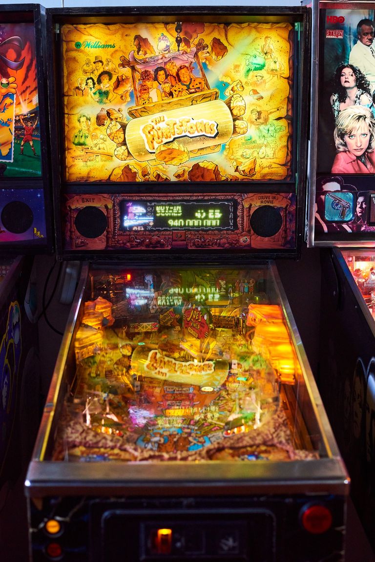 The Flintstones Flipperautomat mieten – Williams Pinball mit Dot-Matrix-Display